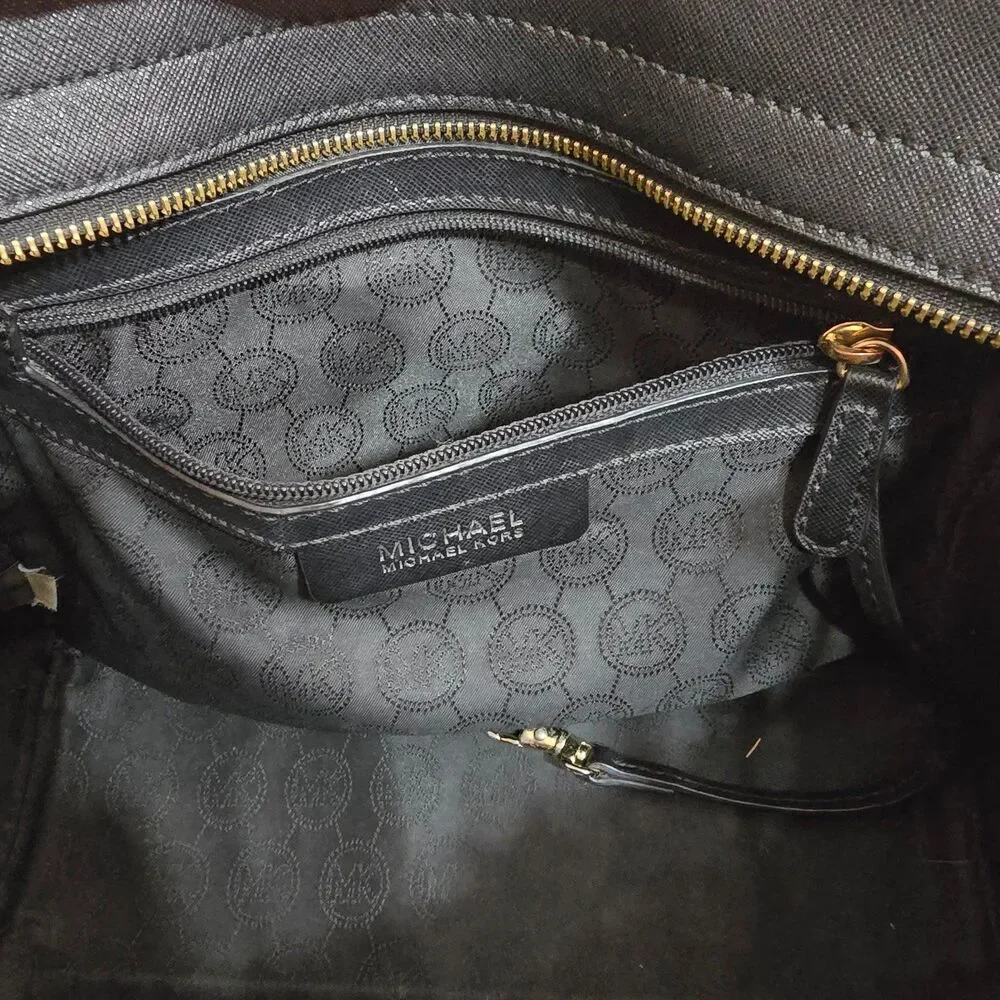 Michael Kors details pocket